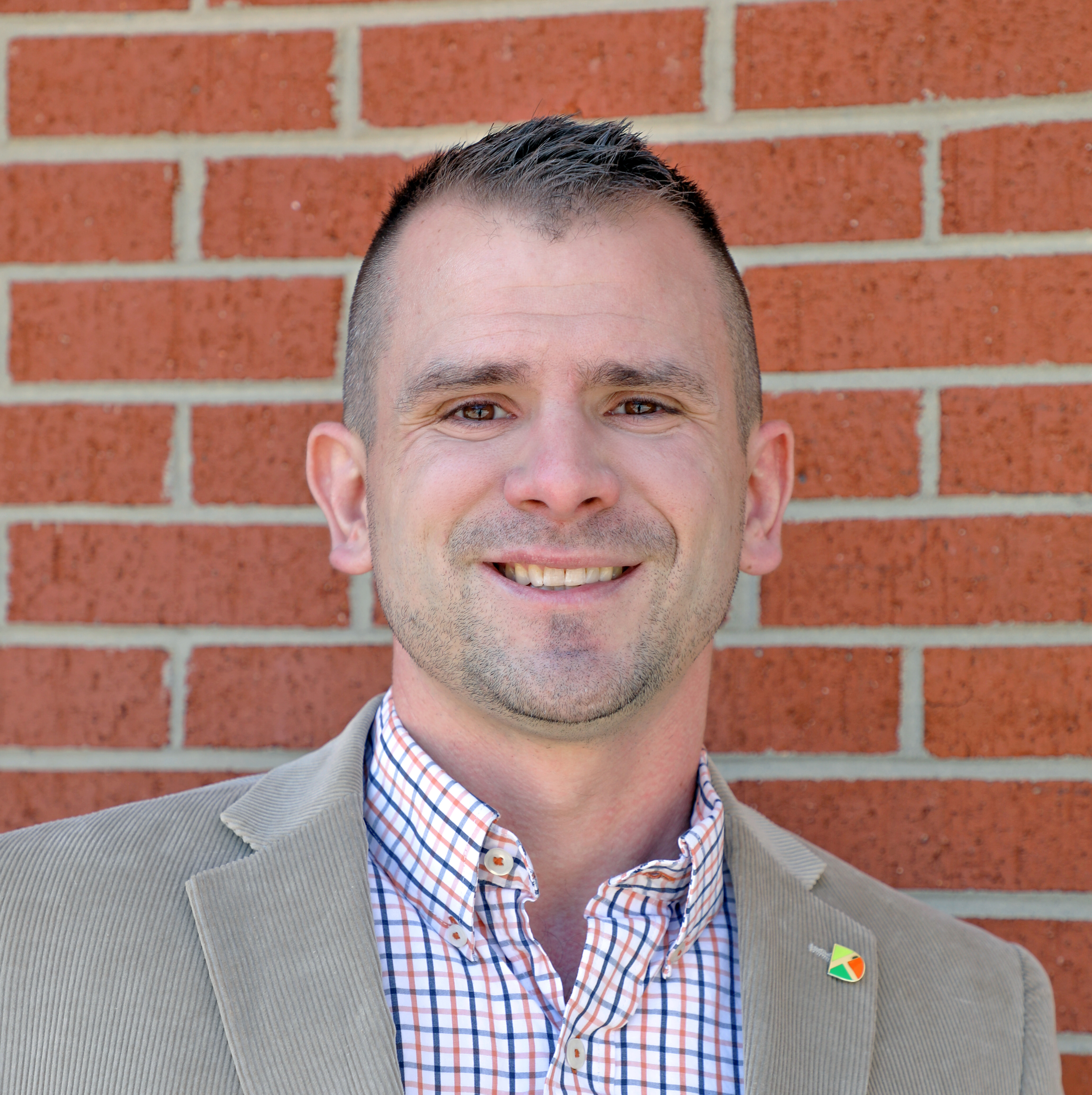 headshot of justin smiling