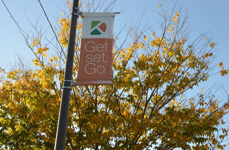 photo outside on main campus with sign that says get set go