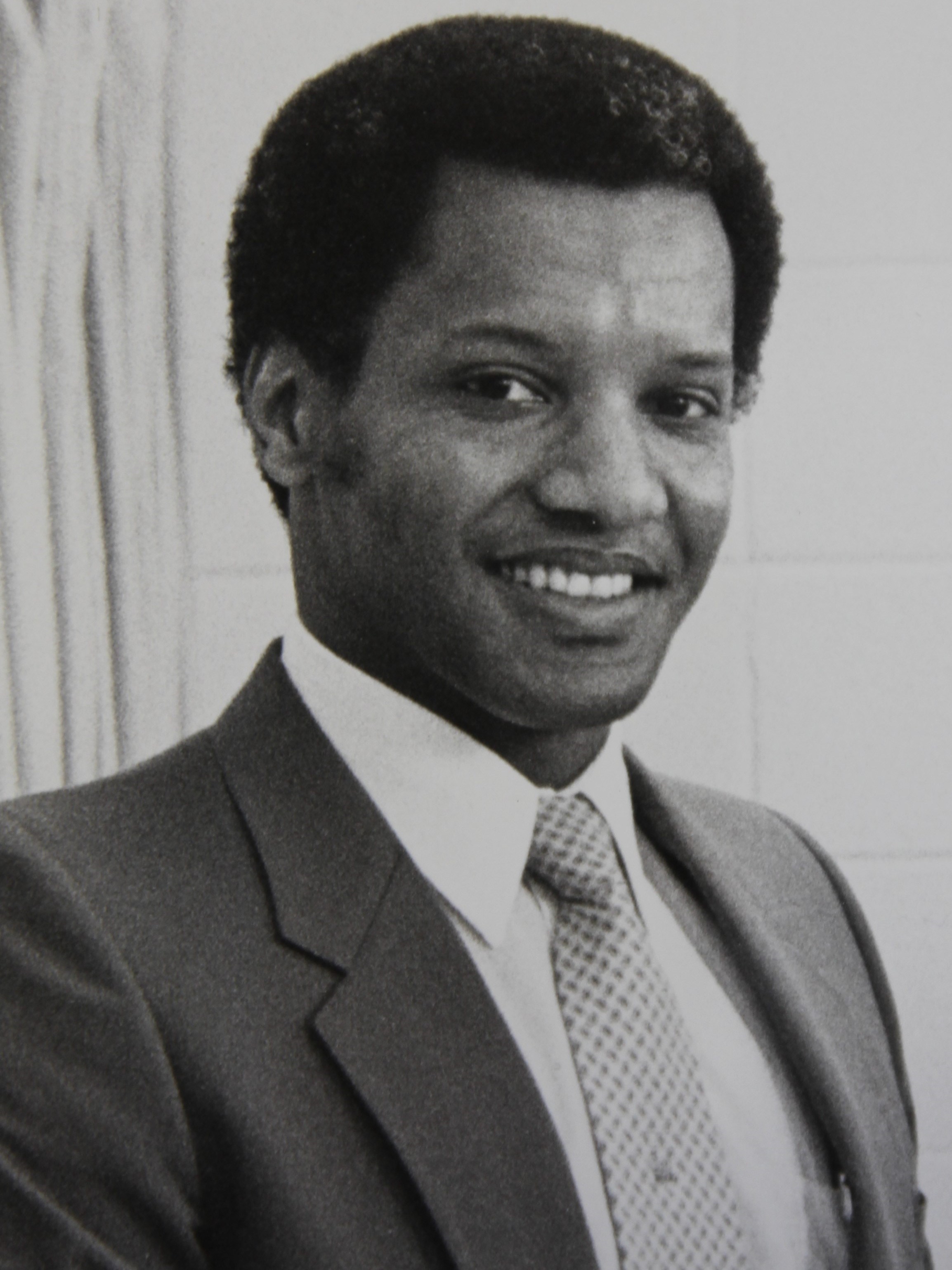 A young Phail Wynn Jr. smiling.