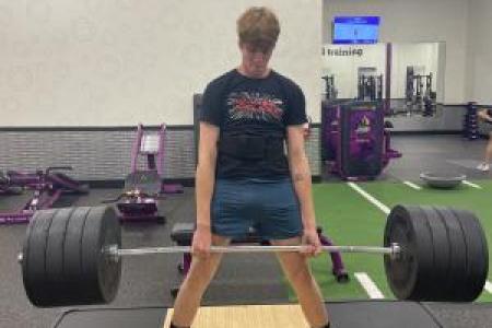 Jack Seigling deadlifting