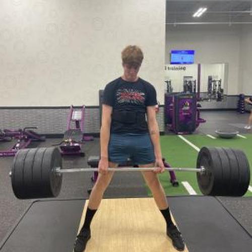 Jack Seigling deadlifting